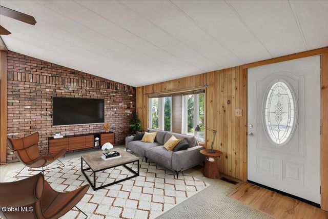 3 Alflo Circle, Glenville, NY 12302