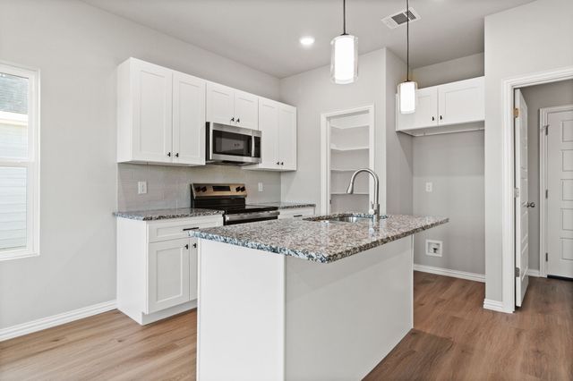 212 Lead Creek Drive, Fort Worth, TX 76131