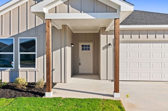 212 Lead Creek Drive, Fort Worth, TX 76131