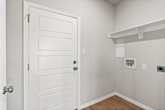 212 Lead Creek Drive, Fort Worth, TX 76131