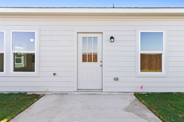 212 Lead Creek Drive, Fort Worth, TX 76131