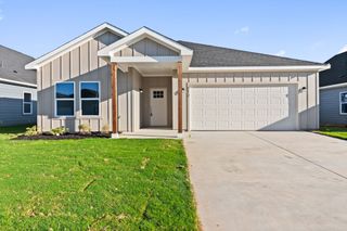 212 Lead Creek Drive, Fort Worth, TX 76131