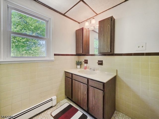 49 Parkway, Little Falls Twp., NJ 07424