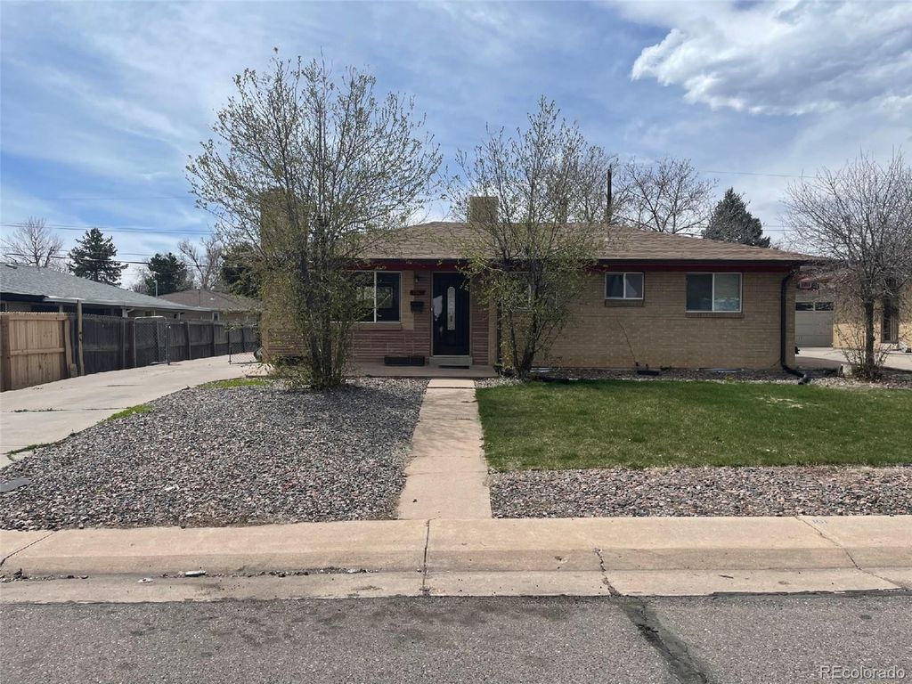 1581 S Ames Street, Lakewood, CO 80232