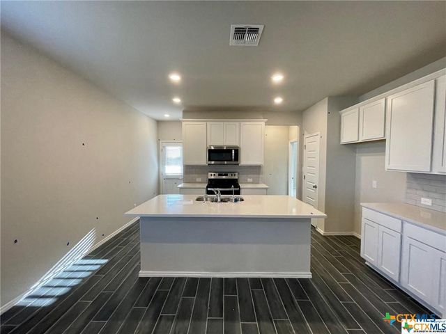 2445 Ayers Dr., Seguin, TX 78155