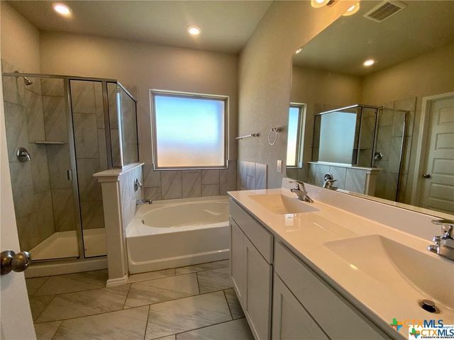 2445 Ayers Dr., Seguin, TX 78155