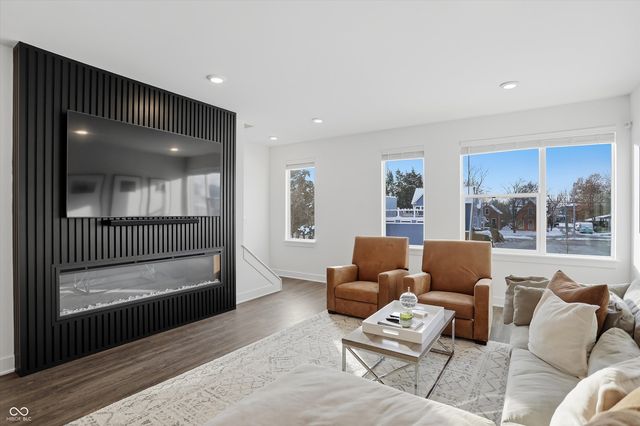 737 Switchyard Place, Indianapolis, IN 46202