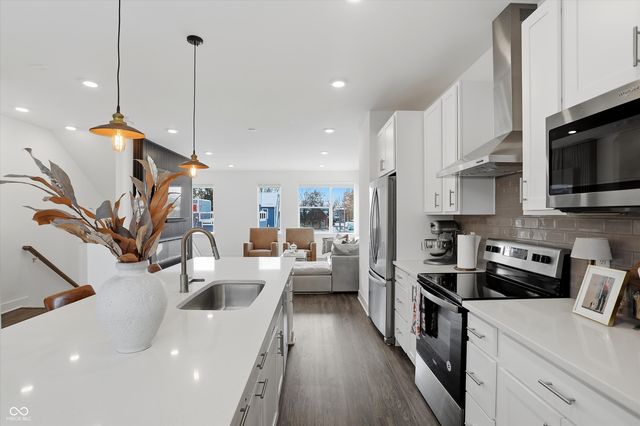 737 Switchyard Place, Indianapolis, IN 46202