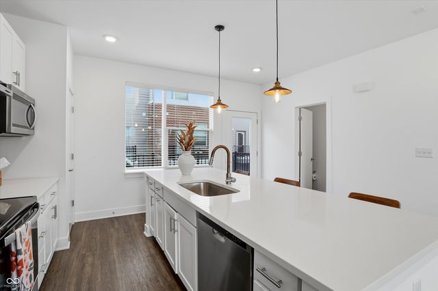 737 Switchyard Place, Indianapolis, IN 46202