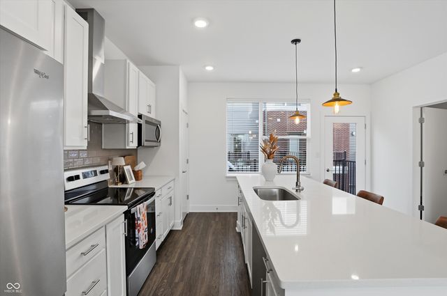 737 Switchyard Place, Indianapolis, IN 46202