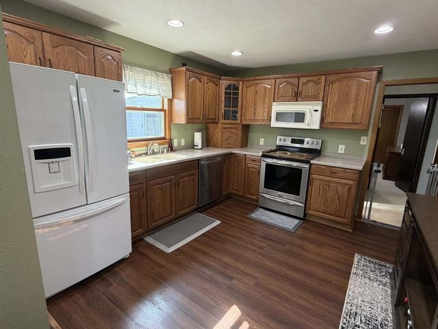 202 Lake STREET, Cascade, WI 53011