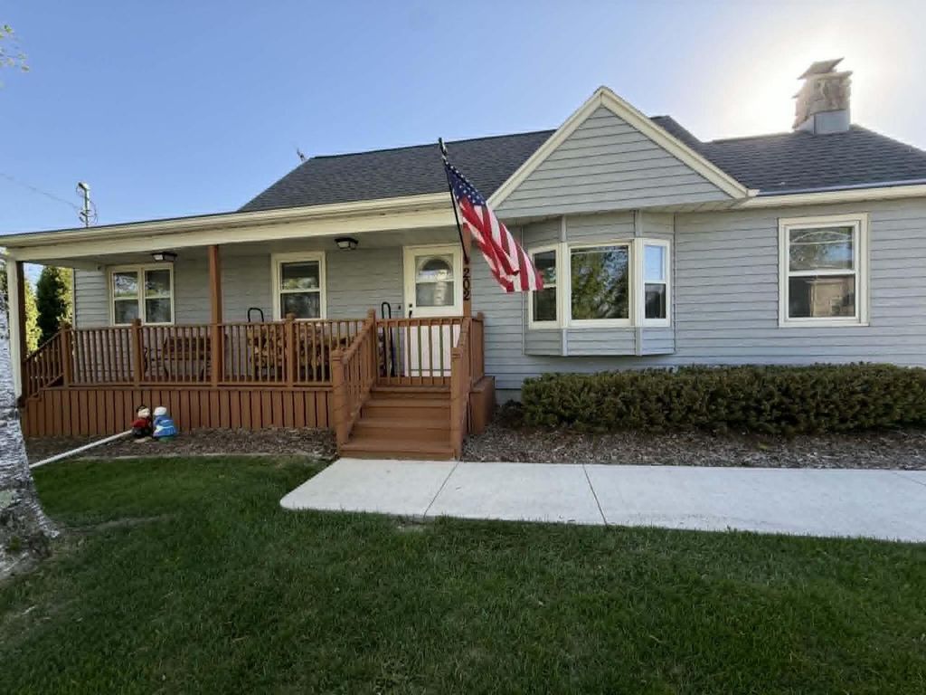 202 Lake STREET, Cascade, WI 53011