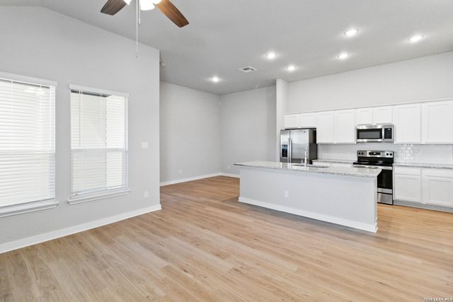 321-325 Colgin Dr, San Antonio, TX 78253