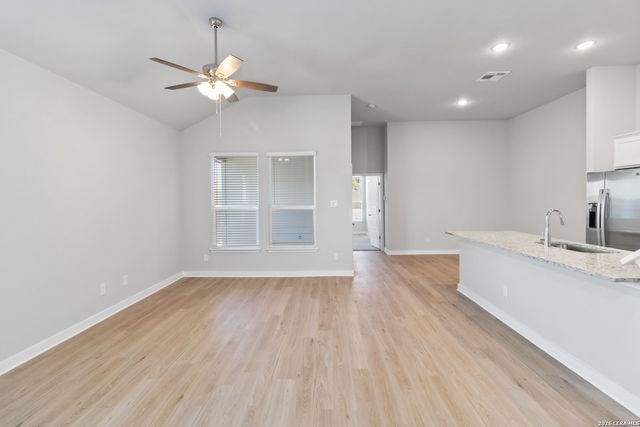 321-325 Colgin Dr, San Antonio, TX 78253