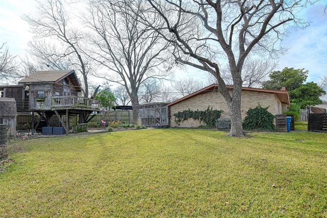 112 Cloudcrest Drive, Desoto, TX 75115