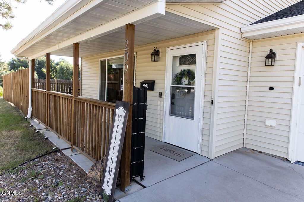 209 5th Street NE, Mandan, ND 58554 photo 3