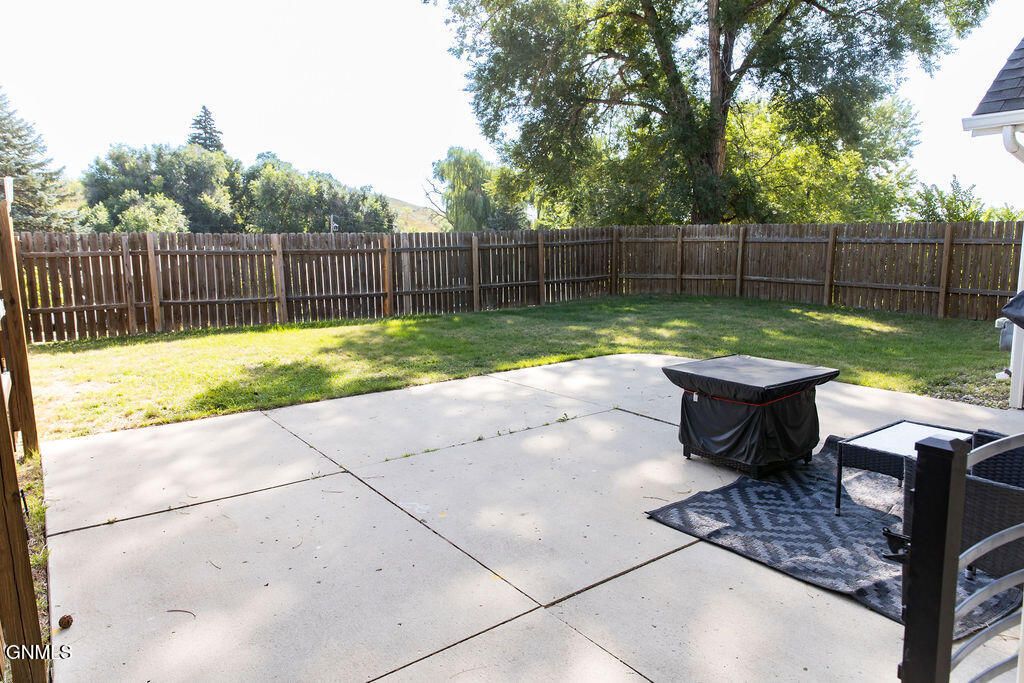 209 5th Street NE, Mandan, ND 58554 photo 4