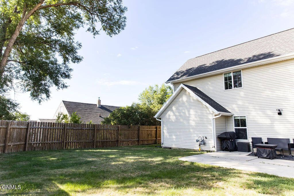 209 5th Street NE, Mandan, ND 58554 photo 5