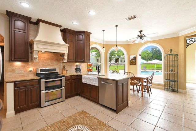 29545 Dobbin Huffsmith Road, Magnolia, TX 77354