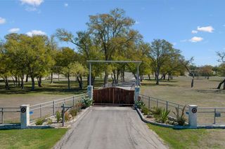 521 Bluff Creek Rd, Center Point, TX 78010
