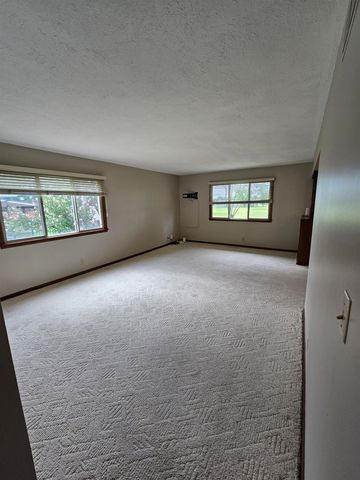 507 Akron, Augusta, KS 67010