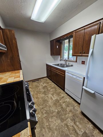 507 Akron, Augusta, KS 67010