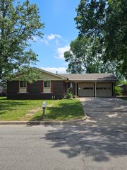 507 Akron, Augusta, KS 67010