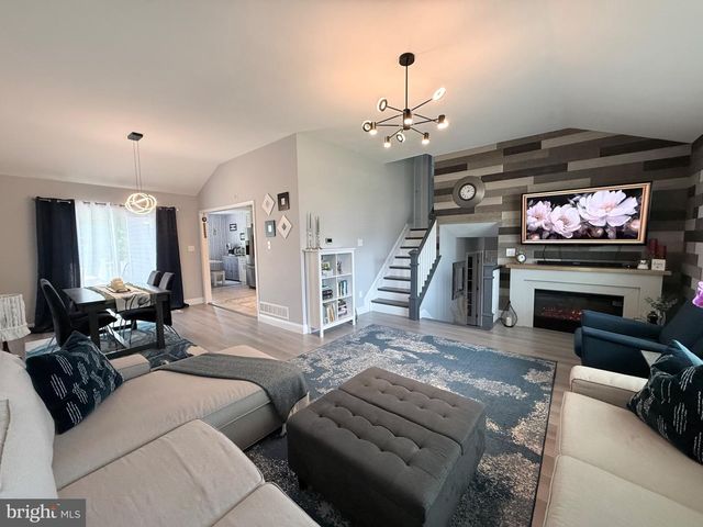 214 WELSFORD RD, Fairless Hills, PA 19030