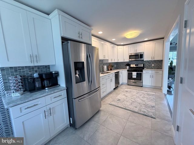 214 WELSFORD RD, Fairless Hills, PA 19030