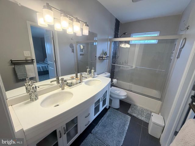 214 WELSFORD RD, Fairless Hills, PA 19030