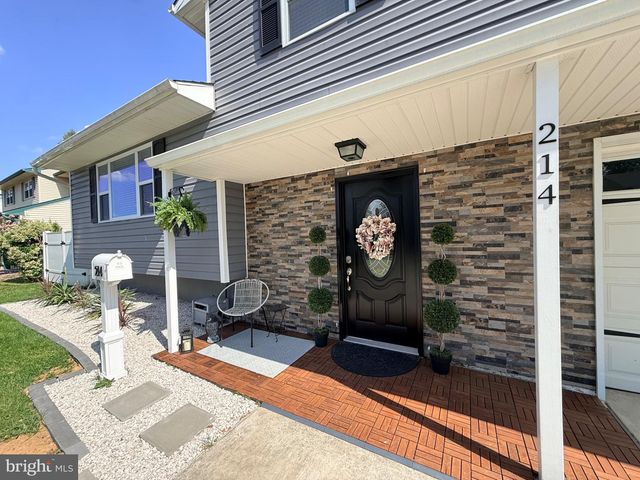214 WELSFORD RD, Fairless Hills, PA 19030