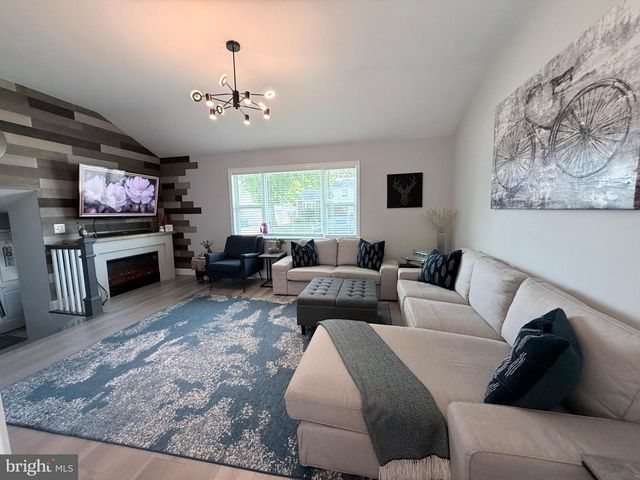 214 WELSFORD RD, Fairless Hills, PA 19030