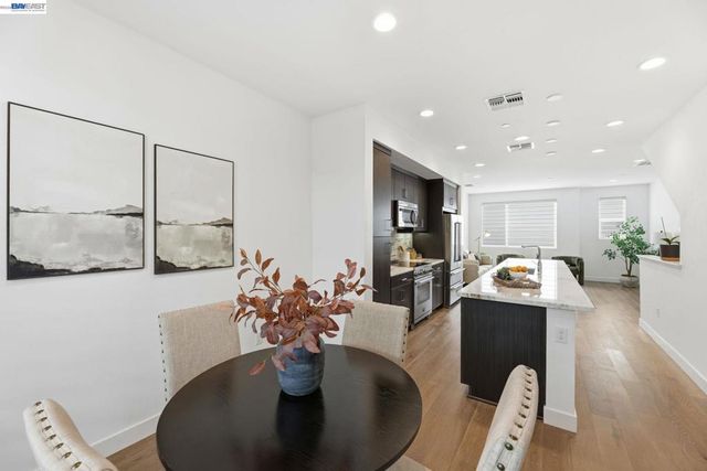 931 Edy Ln, Oakland, CA 94607