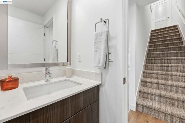 931 Edy Ln, Oakland, CA 94607
