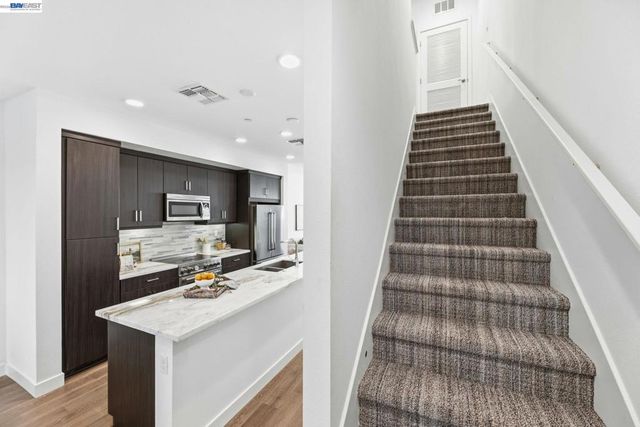 931 Edy Ln, Oakland, CA 94607
