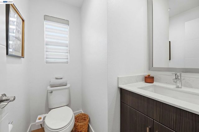 931 Edy Ln, Oakland, CA 94607