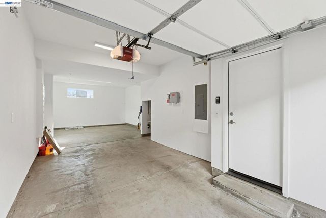 931 Edy Ln, Oakland, CA 94607