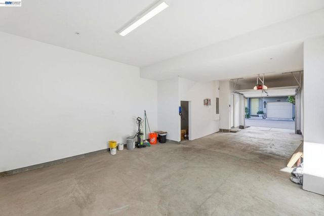 931 Edy Ln, Oakland, CA 94607