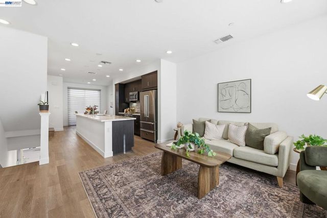 931 Edy Ln, Oakland, CA 94607