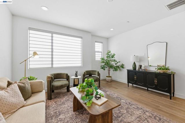 931 Edy Ln, Oakland, CA 94607