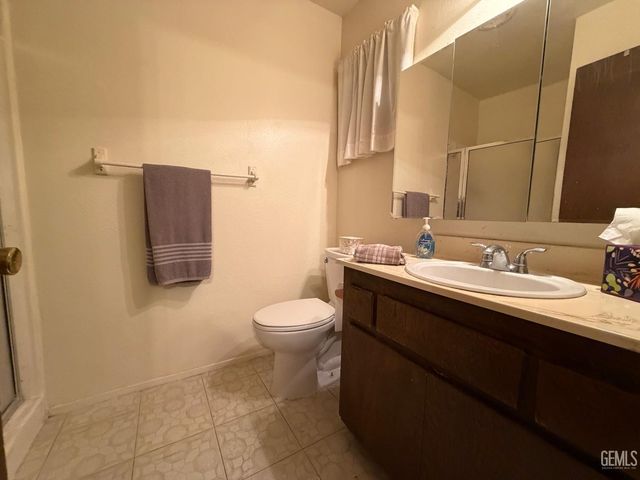 2005 Avondale Drive, Bakersfield, CA 93306
