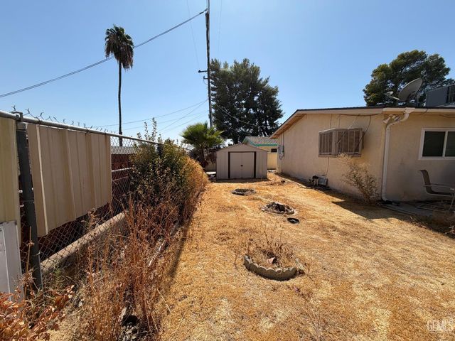 2005 Avondale Drive, Bakersfield, CA 93306