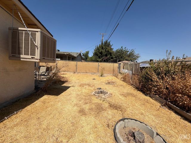 2005 Avondale Drive, Bakersfield, CA 93306