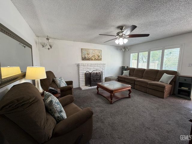 2005 Avondale Drive, Bakersfield, CA 93306