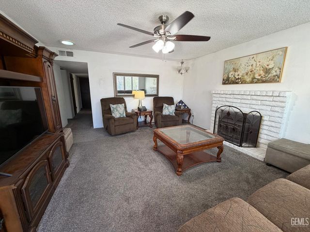 2005 Avondale Drive, Bakersfield, CA 93306