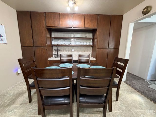 2005 Avondale Drive, Bakersfield, CA 93306