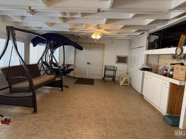 2005 Avondale Drive, Bakersfield, CA 93306