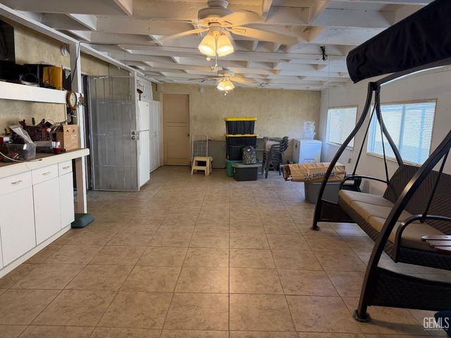 2005 Avondale Drive, Bakersfield, CA 93306
