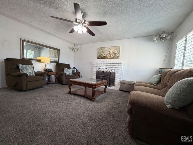 2005 Avondale Drive, Bakersfield, CA 93306