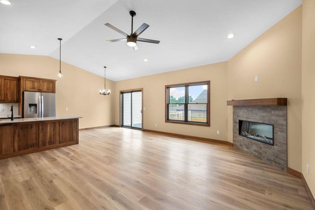 638 Sunset & 217 Dale Drive, Lodi, WI 53555